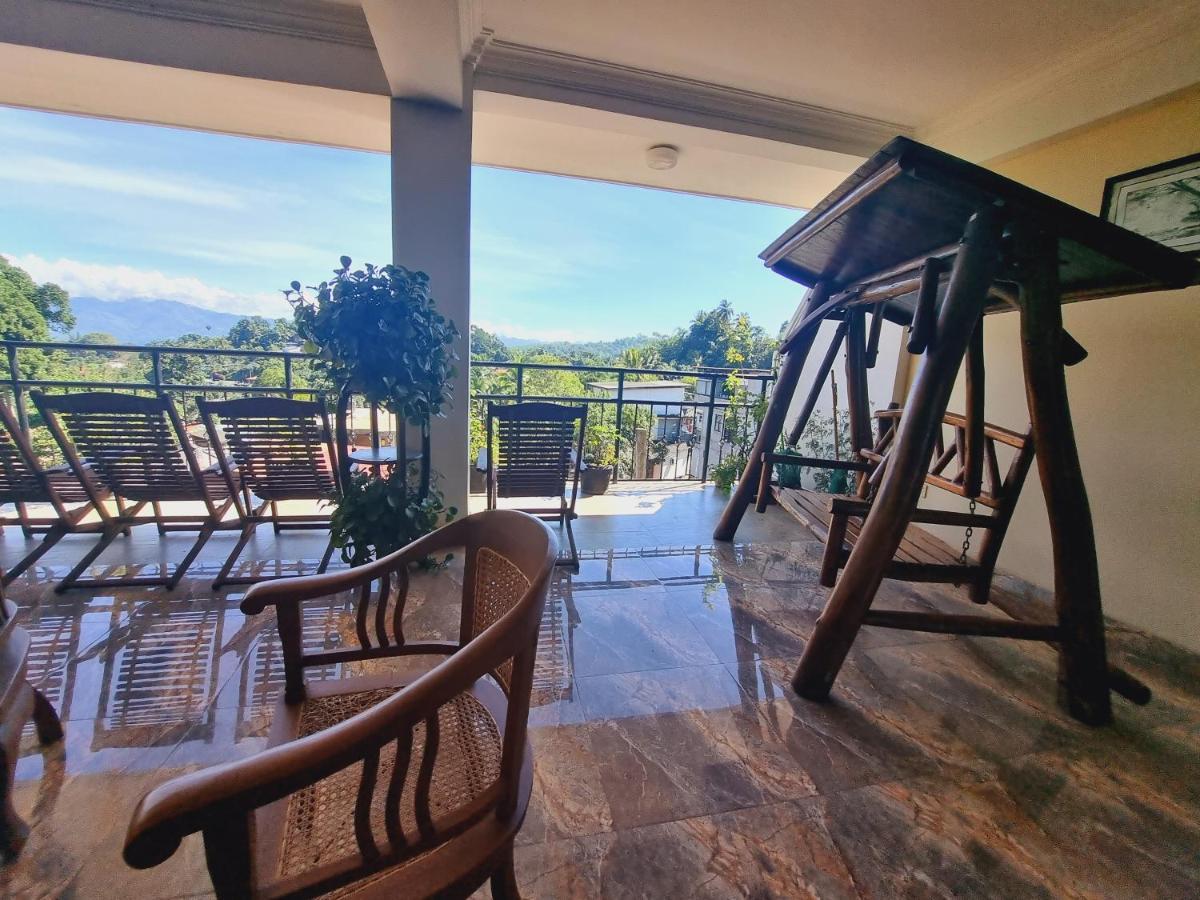 Sky View Grand Hotel Канди Екстериор снимка