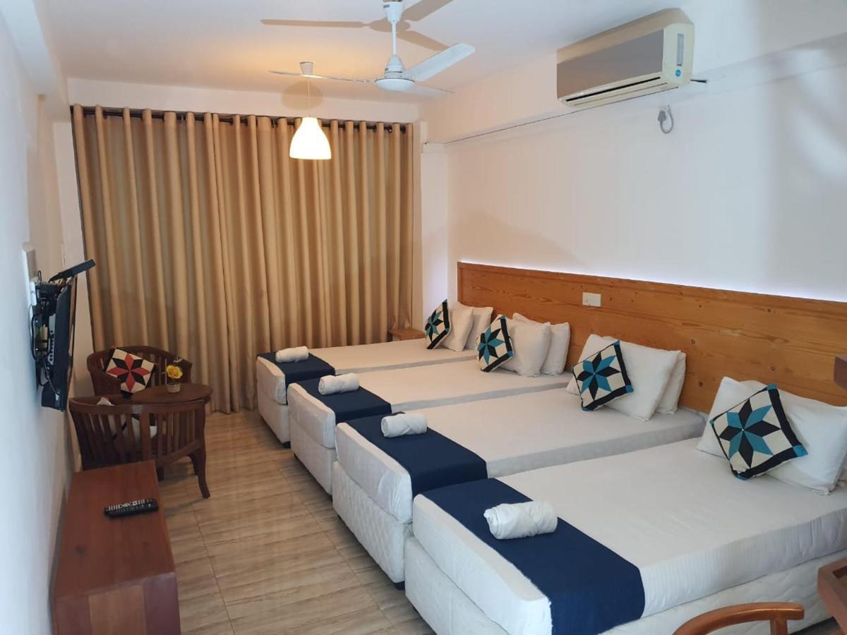Sky View Grand Hotel Канди Екстериор снимка