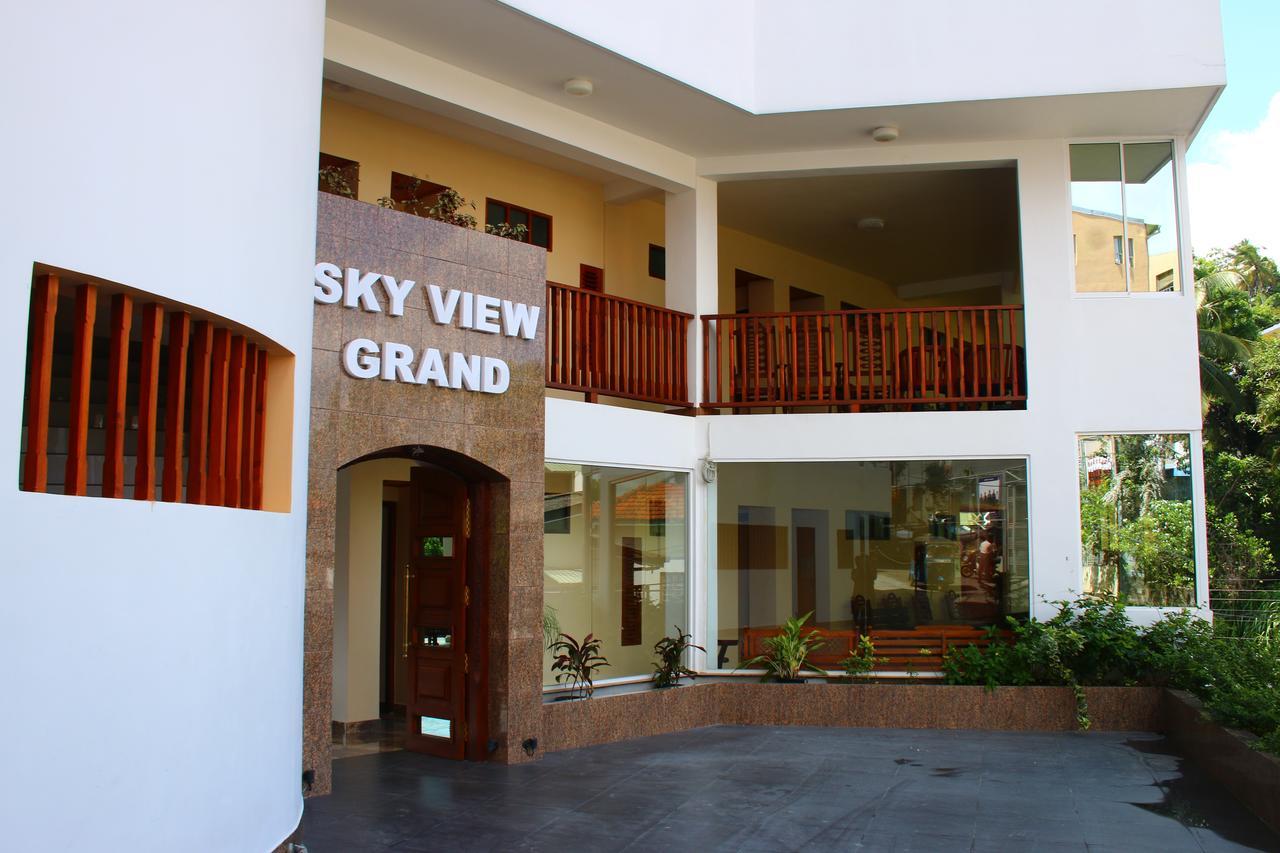 Sky View Grand Hotel Канди Екстериор снимка