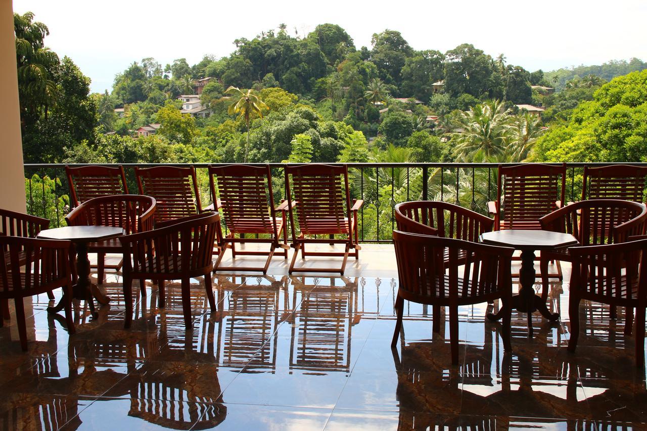 Sky View Grand Hotel Канди Екстериор снимка